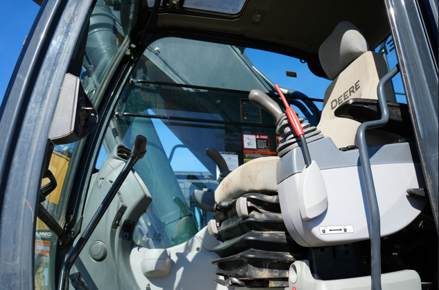 2017 John Deere 470 Excavator