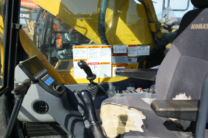 2017 Komatsu PC490LC