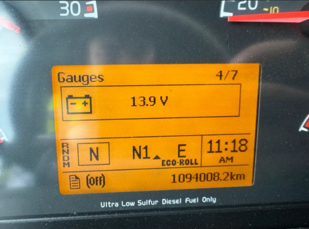 2015 Volvo T/A highway tractor (500 HP)