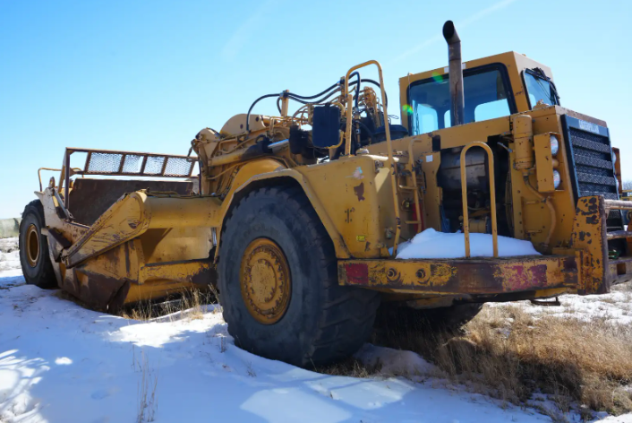 1991 Cat 621E scraper