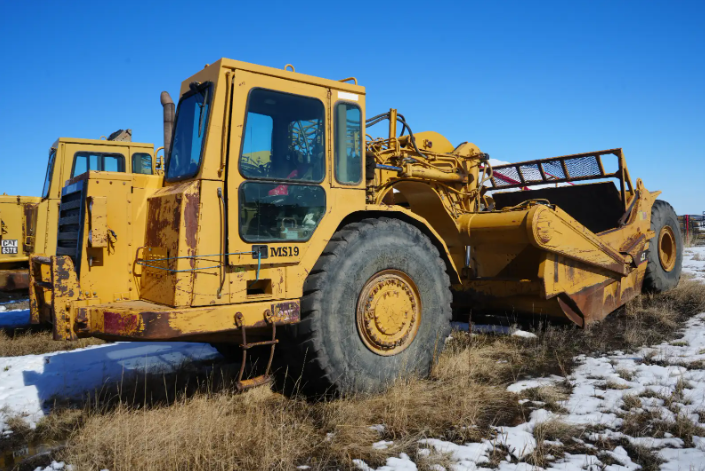 1991 Cat 621E scraper
