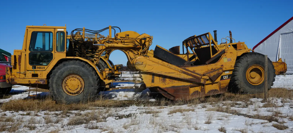 1991 Cat 621E scraper