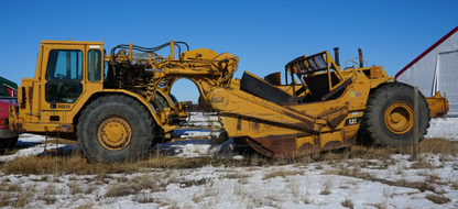 1991 Cat 621E scraper