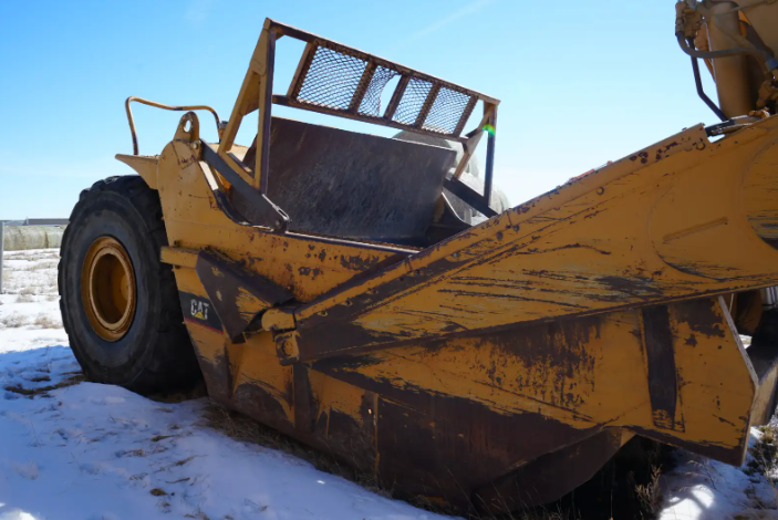 1991 Cat 621E scraper